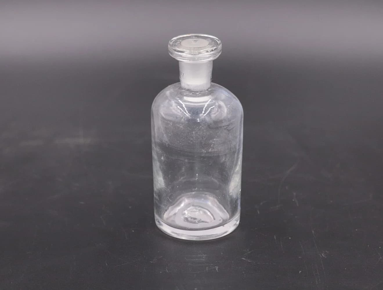 アンティークボトル|ガラス・1970年代 透明の広口薬瓶 13.5cm