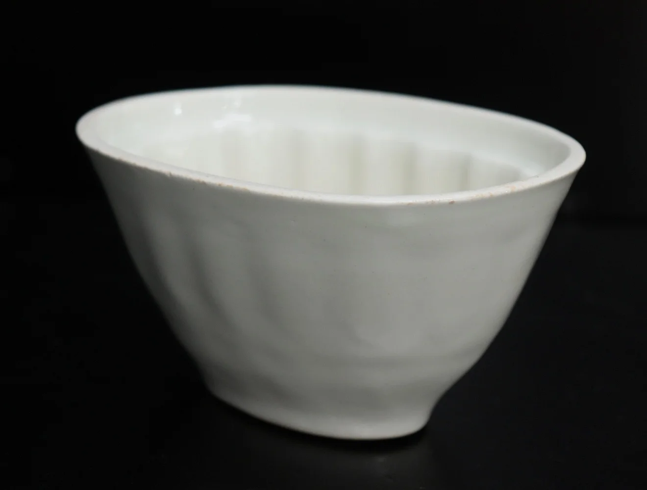 ゼリーモールド｜陶器・1970年代 白い襞の14.7cm