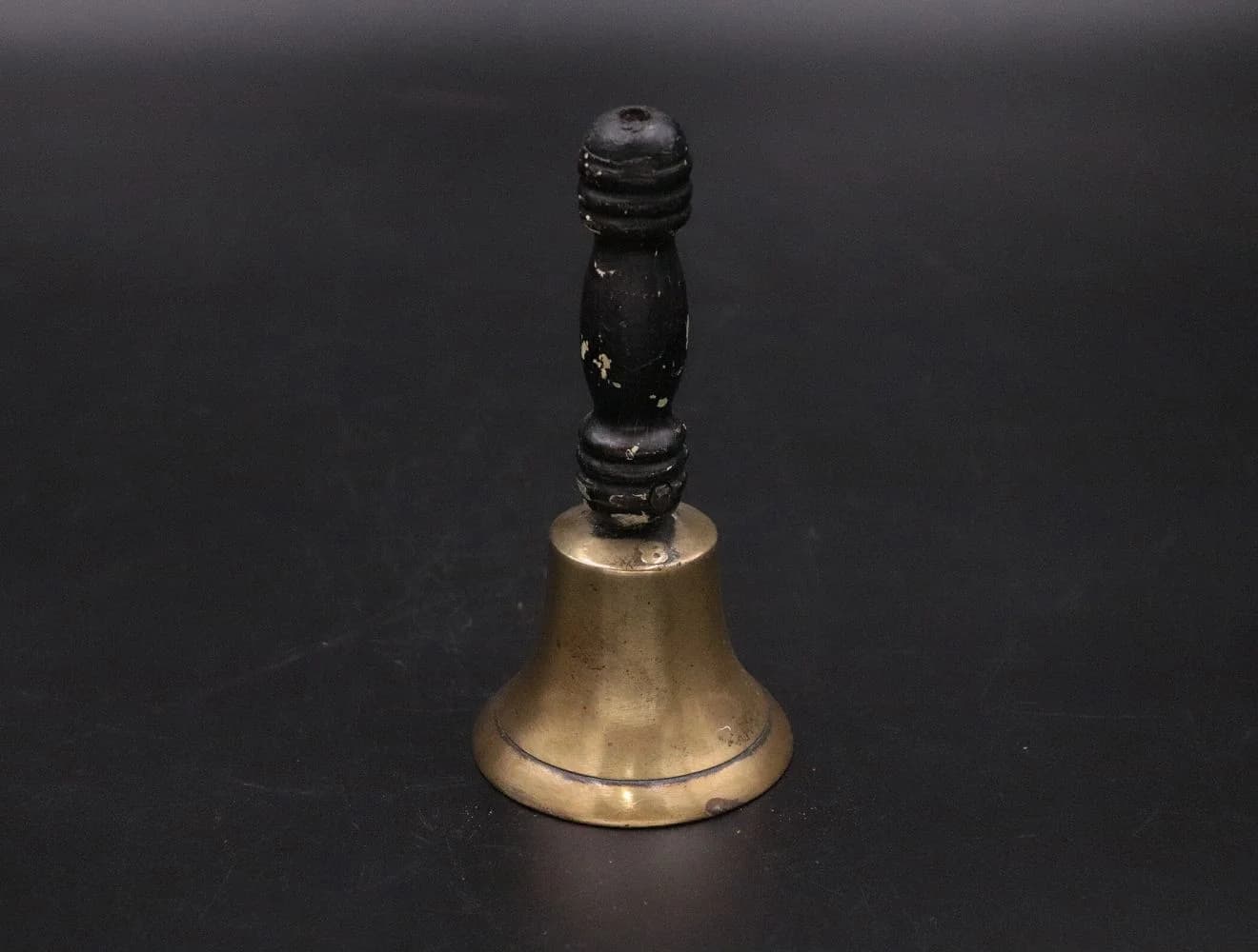 ベル|真鍮・1970年代 黒い挽き物の握り 15.5cm