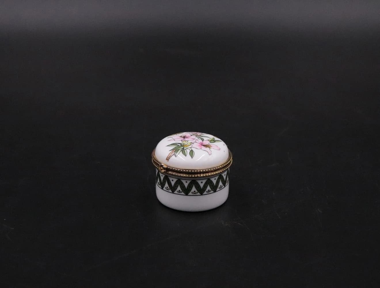 ピルケース｜1970年代 ユリの花の絵付け 6cm