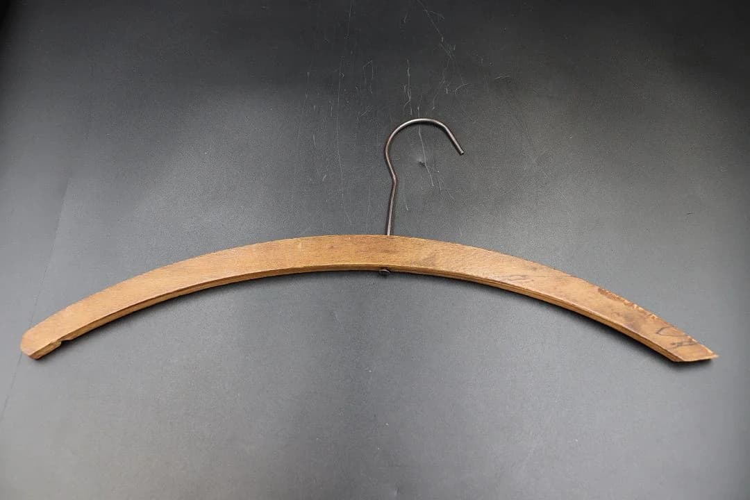 ハンガー｜木製・1930年代 屋号の刻印入り 幅41cm