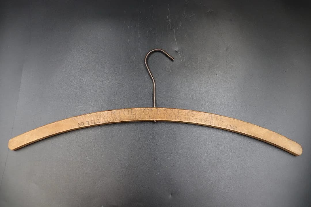 ハンガー｜木製・1930年代 屋号の刻印入り 幅40.5cm