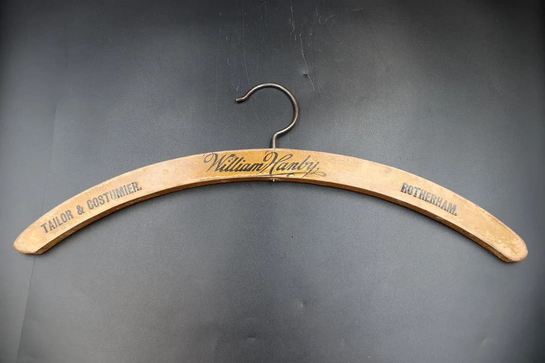 ハンガー｜木製・1930年代 William Hanley のテーラー 幅43.5cm