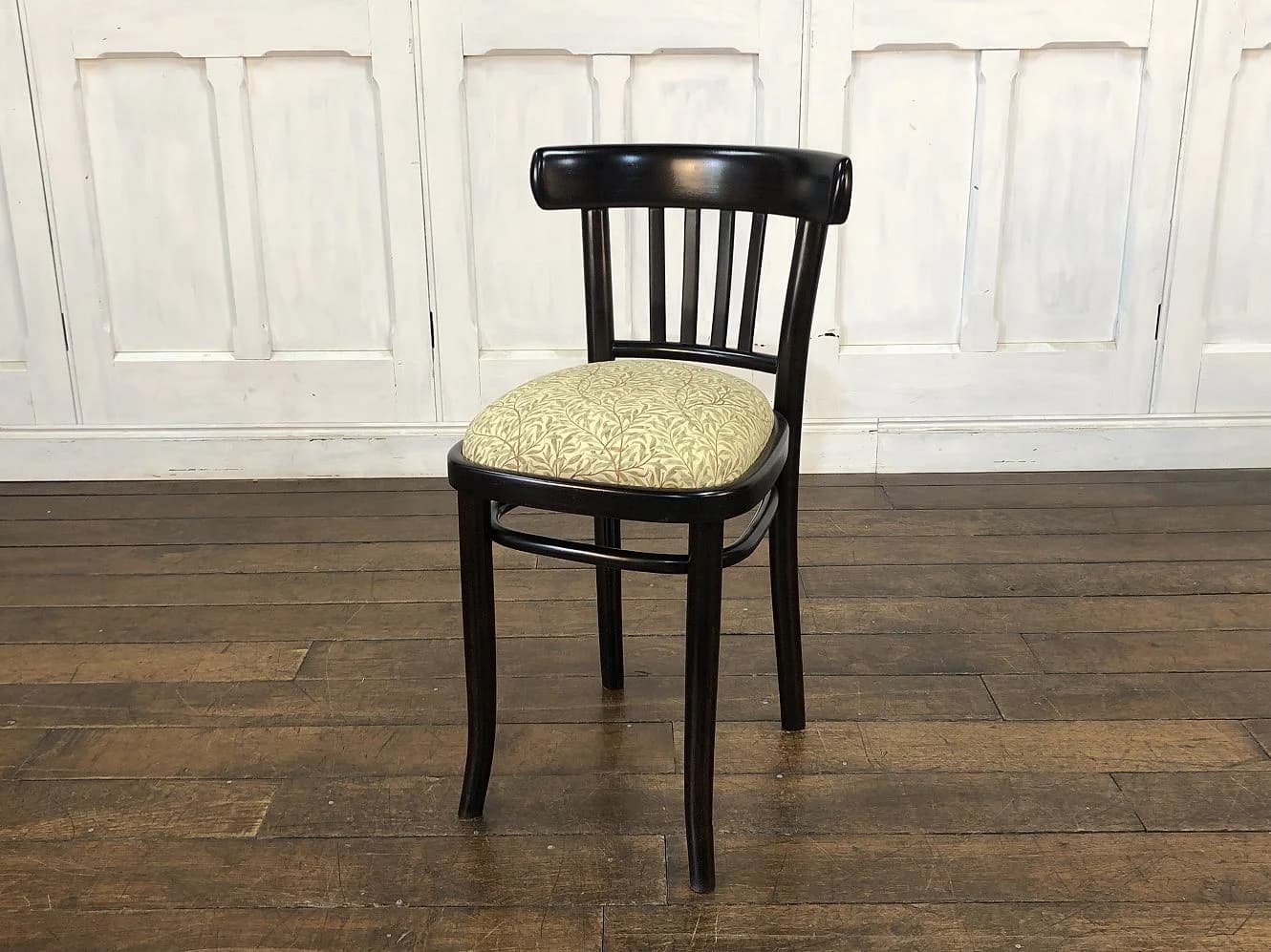 ベントウッドチェア|ブナ材・1930年代 モリス生地張りのカフェチェア THONET(トーネット)