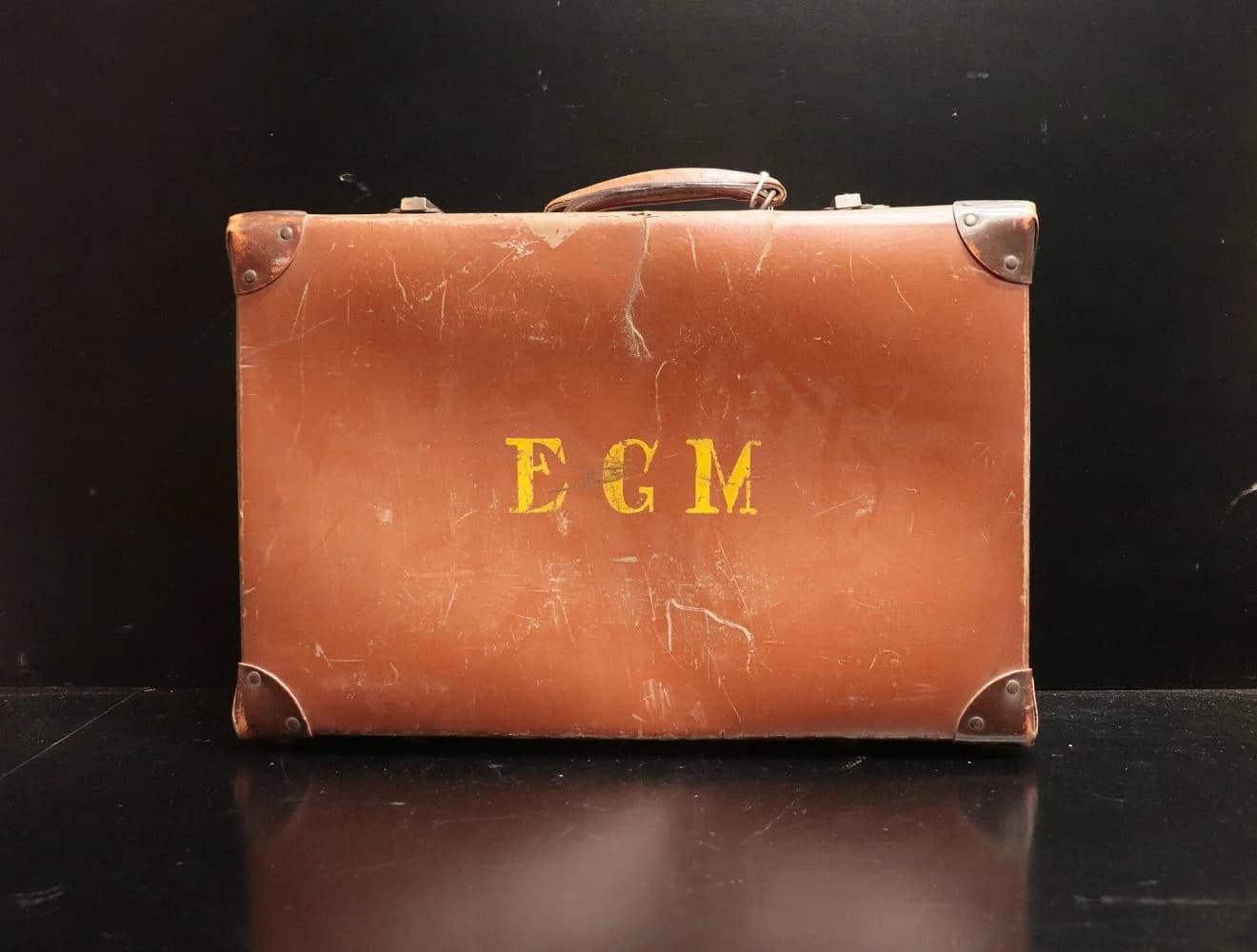 トランク|レザー・1930年代 「E.G.M.」の箔押し simpax 51×35cm