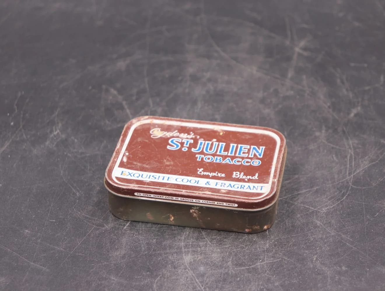 ティン缶|ブリキ ST JULIEN TOBACCO のタバコ缶 11cm