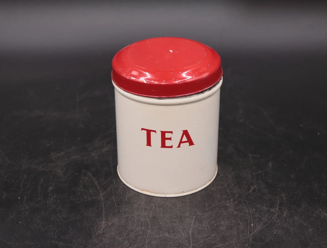 ティー缶｜ブリキ・1930年代 赤い蓋とTEAの文字 14cm
