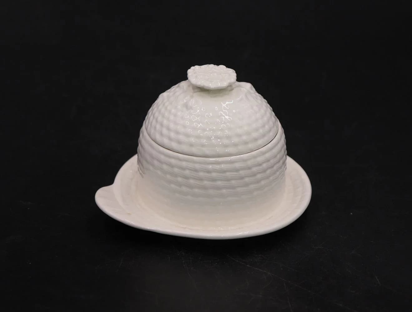 ハニーポット｜ハチの巣レリーフの陶器 Spode（スポード）