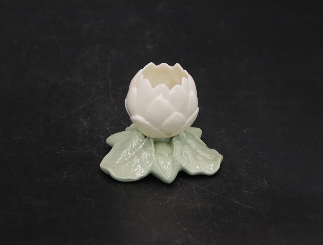フラワーベース｜セラミック・1930年代 白い蕾の形 ROYAL WORCESTER