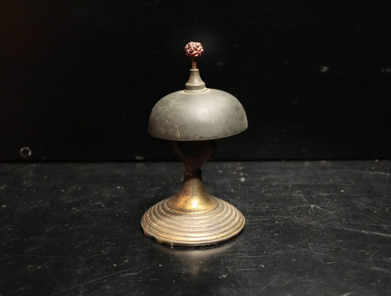 ベル｜真鍮・1930年代 摘み付きの卓上ベル 12.5cm
