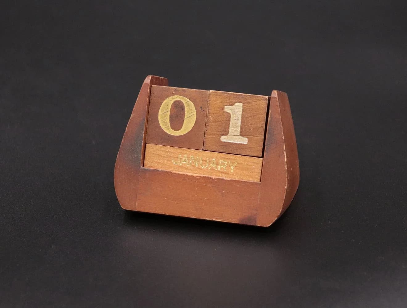 カレンダー｜木製・1930年代 ブロック式の卓上万年カレンダー 9cm