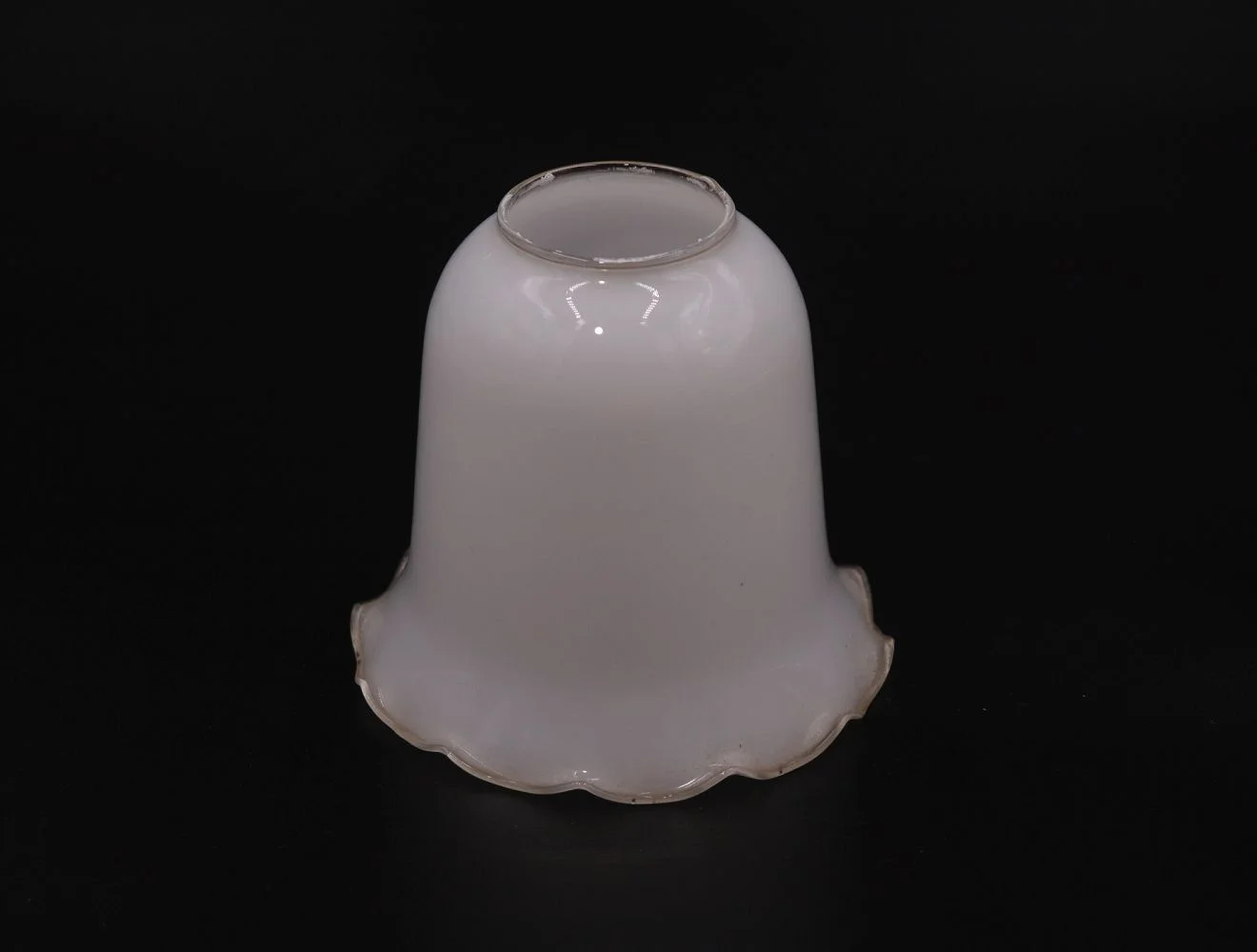 ガラスシェード｜1930年代 すずらん形の乳白ガラス 径12.5cm