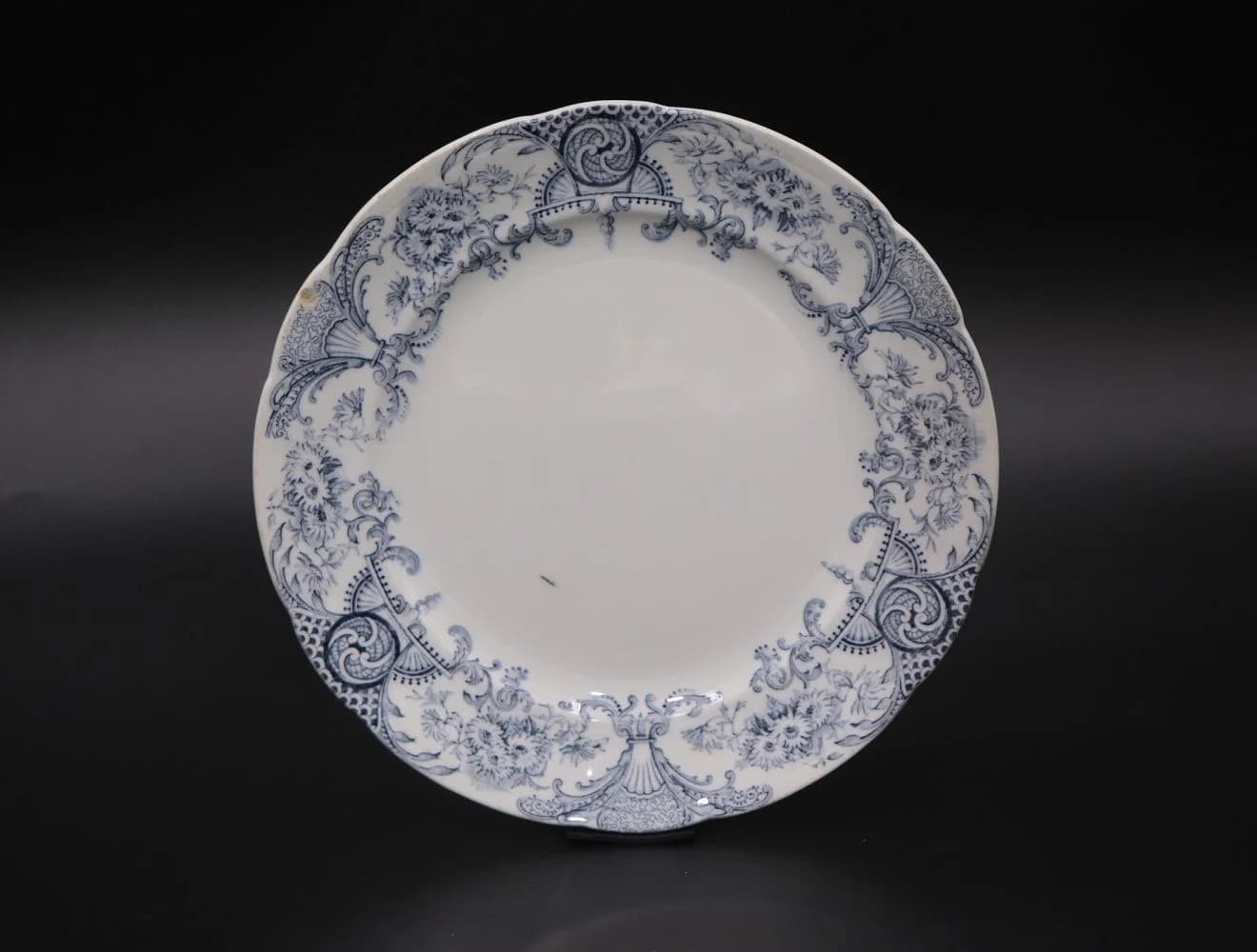 プレート|リッチモンド 濃紺の緻密な図案 23.6cm
