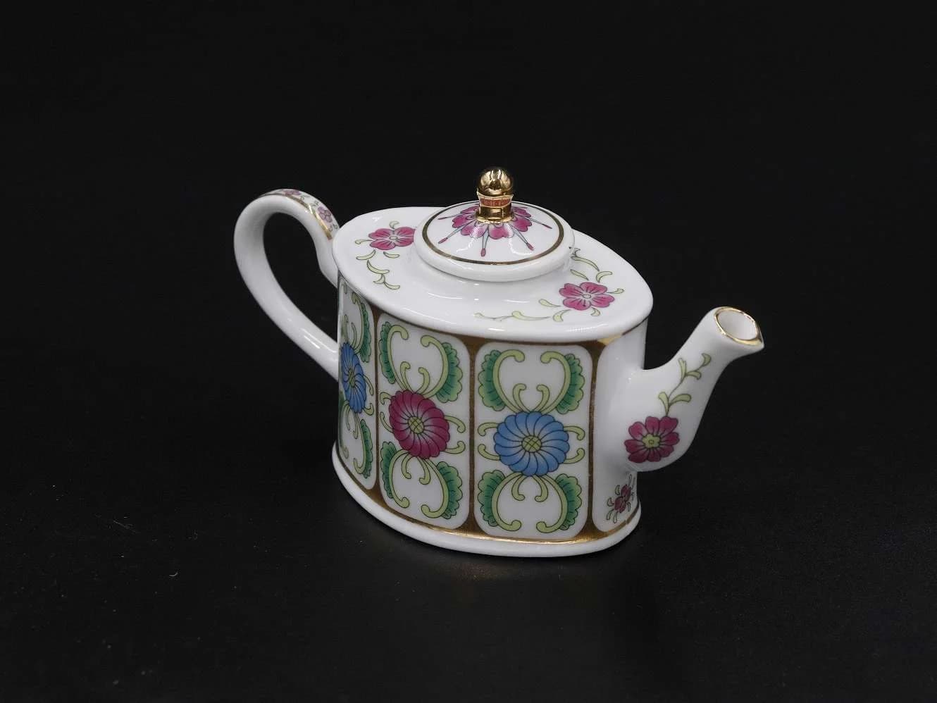 ミニティーポット｜筒形に色鮮やかな花 Spode（スポード）