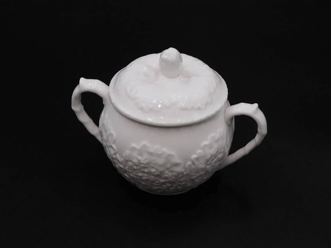 シュガーポット|白磁のレリーフ装飾 Spode(スポード)