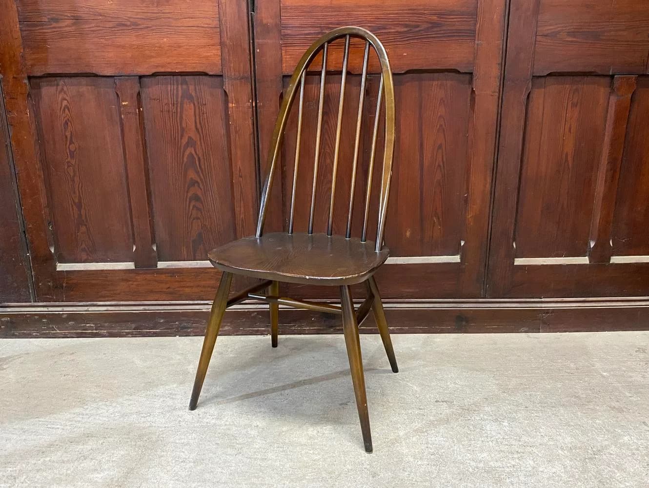 クエーカーチェア|ビーチ・エルム材・1960年代 濃色仕上げのスポークバック ERCOL(アーコール)