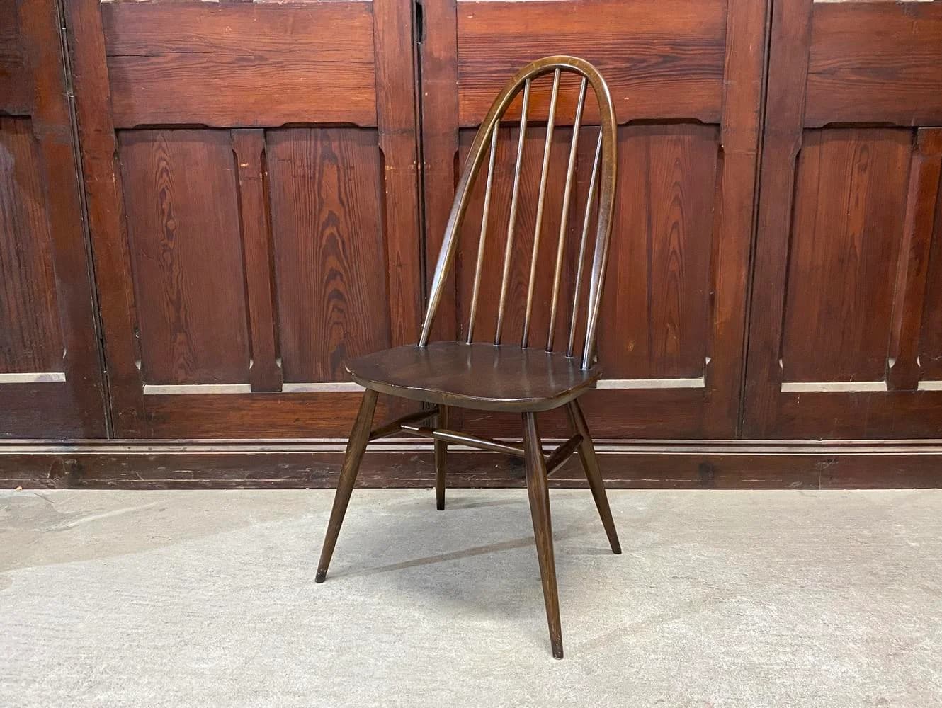 クエーカーチェア|ビーチ・エルム材・1960年代 濃色仕上げのスポークバック ERCOL(アーコール)