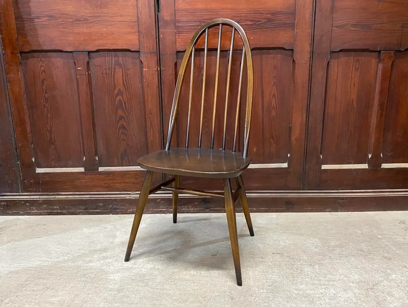 クエーカーチェア|ビーチ・エルム材・1960年代 濃色仕上げのスポークバック ERCOL(アーコール)