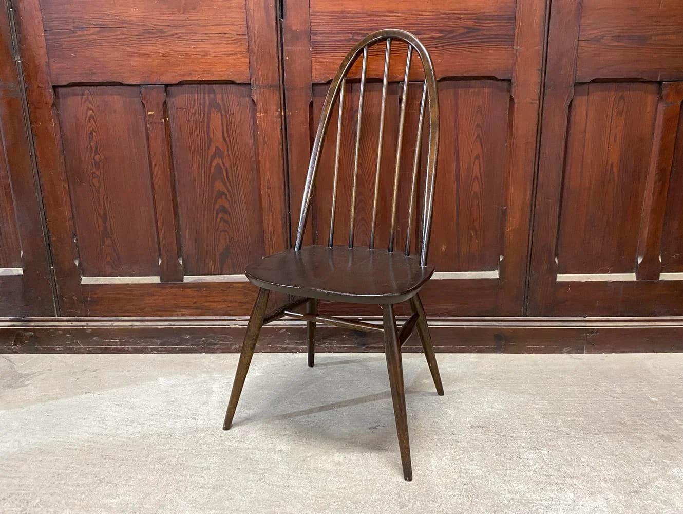 クエーカーチェア|ビーチ・エルム材・1960年代 濃色仕上げのスポークバック ERCOL(アーコール)