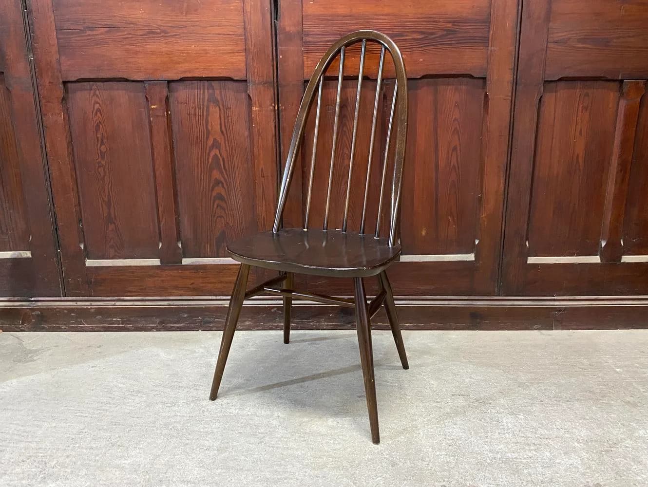 クエーカーチェア｜ビーチ・エルム材・1960年代 濃色仕上げのスポークバック ERCOL（アーコール）