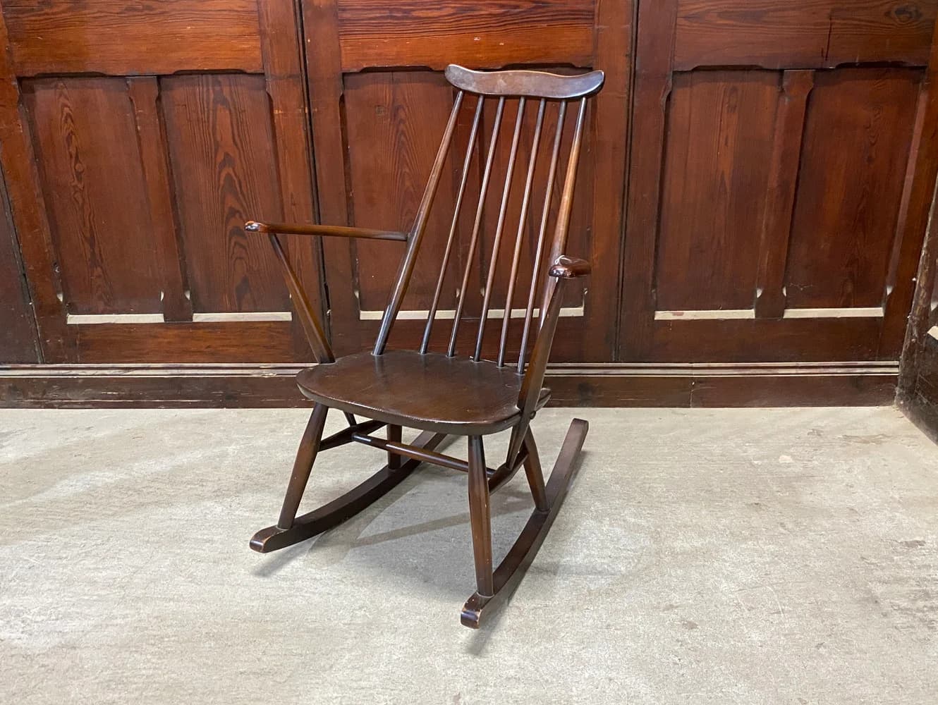 ゴールドスミスロッキングチェア｜ブナ・エルム材・1960年代 くつろぎの揺り椅子 ERCOL（アーコール）