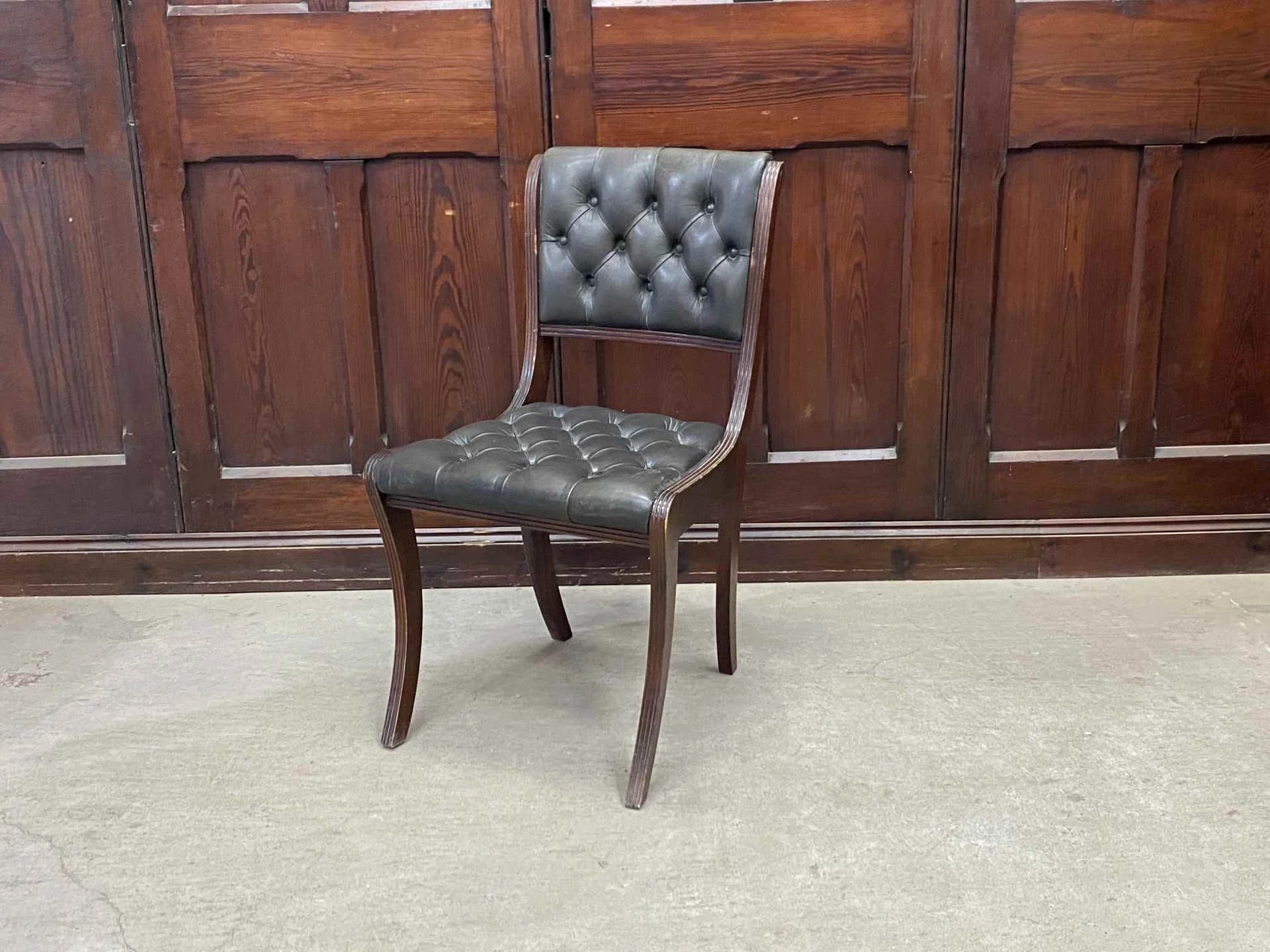 チェスターフィールドチェア|マホガニー材・1880年代 重厚な逸品