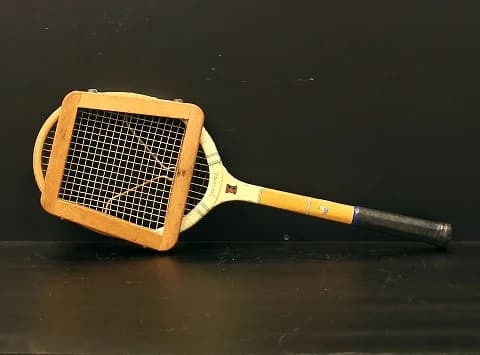 テニスラケット|木製・1950年代 オレンジの型クランプ付き 68.5cm