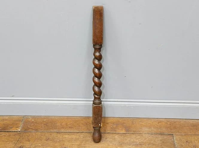 ウッドパーツ|オーク・1930年代 バーリーツイストの脚 飴色の70cm
