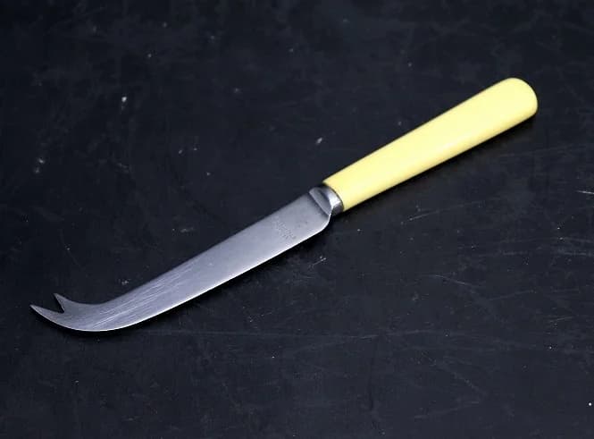 チーズナイフ|ステンレス・1930年代 クリームイエローの柄 19cm