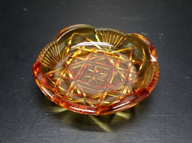 アクセサリートレイ|ガラス・1930年代 べっ甲色の7.5cm