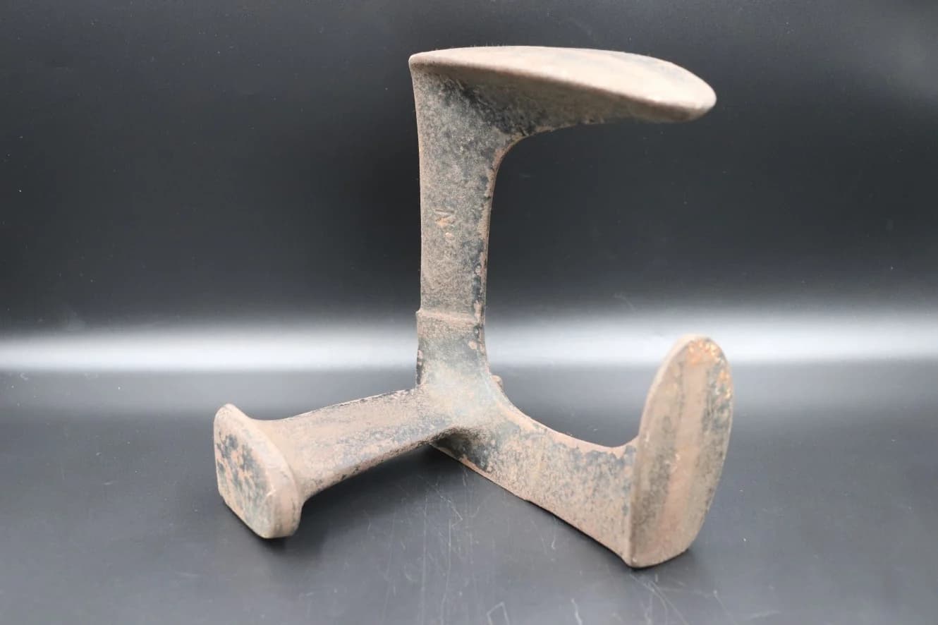 コブラーズラスト|メタル・1930年代 三又の靴修理台 18cm