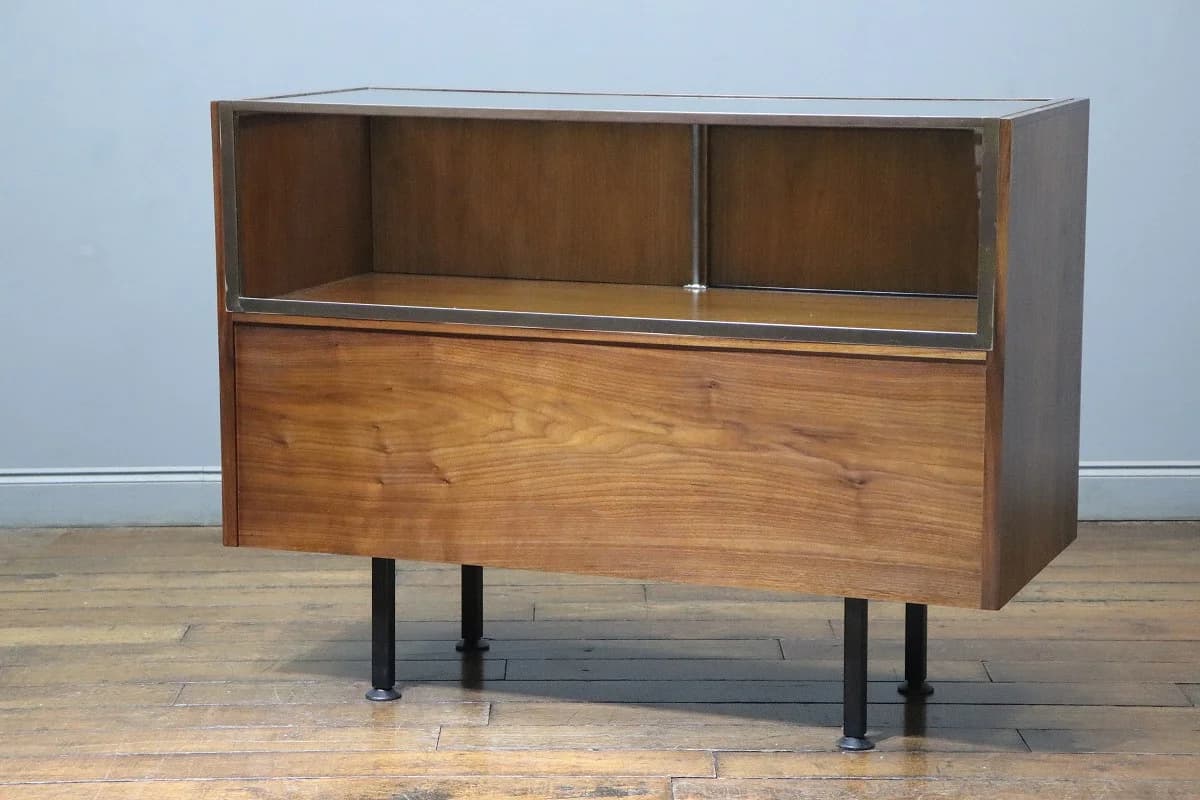 ショーケース|マホガニー材・1960年代 ミッドセンチュリーの脚付き 幅122cm