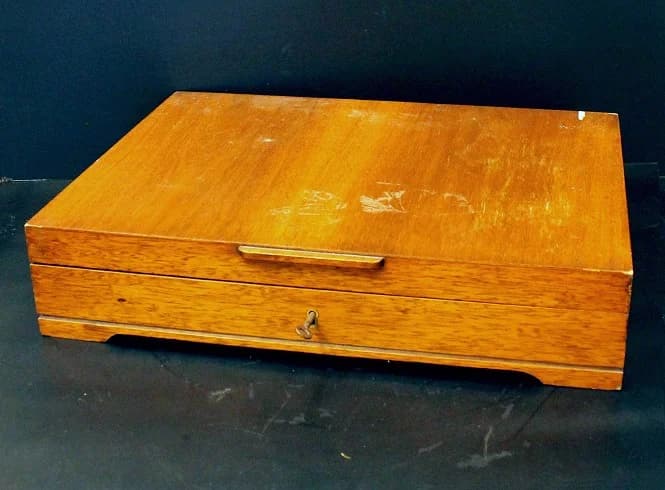 コレクションボックス|オーク材・1930年代 緑の仕切り付き 49×37cm