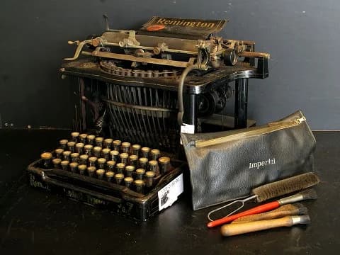 タイプライター|1930年代 革ケースと道具付きの黒い機体 Remington