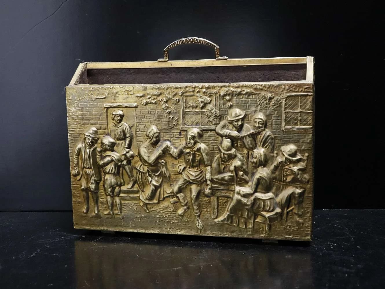 マガジンホルダー|1920年代 人々のレリーフ 37×30cm