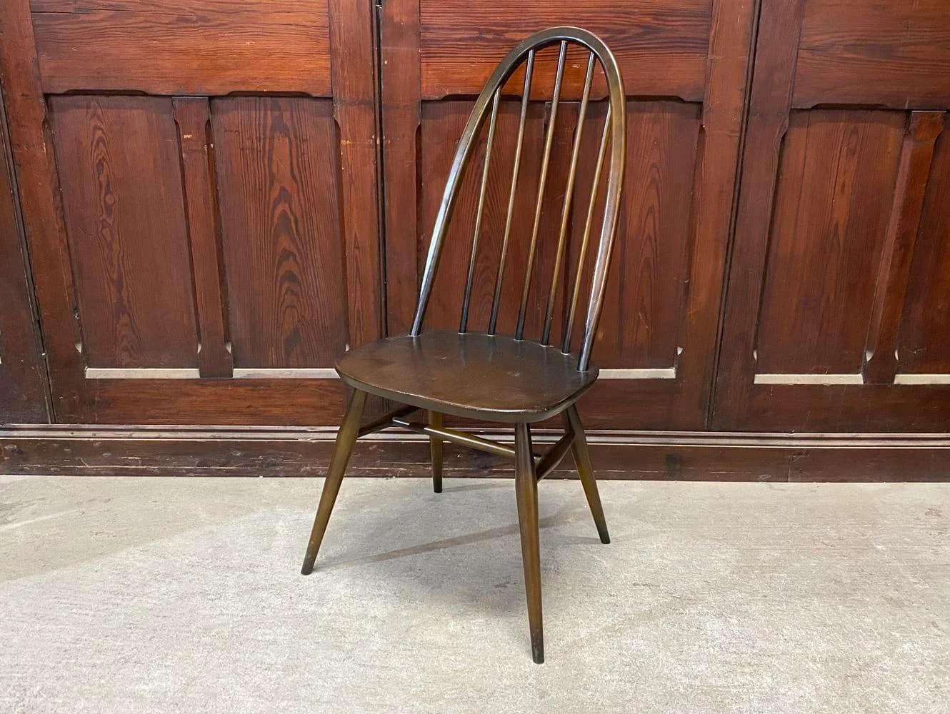 クエーカーチェア|ビーチ・エルム材・1960年代 濃色仕上げのスポークバック ERCOL(アーコール)