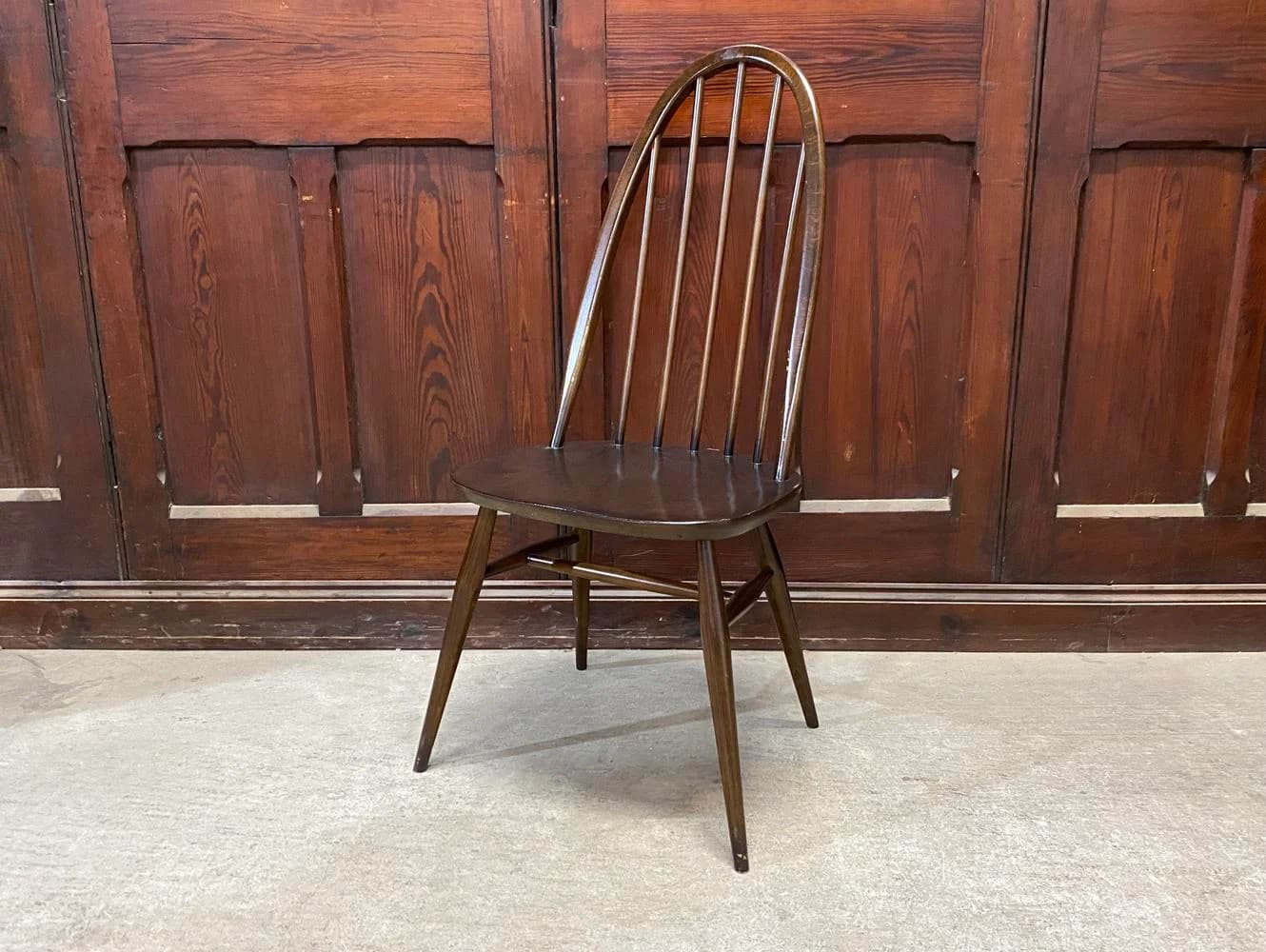 クエーカーチェア|ビーチ・エルム材・1960年代 濃色仕上げのスポークバック ERCOL(アーコール)