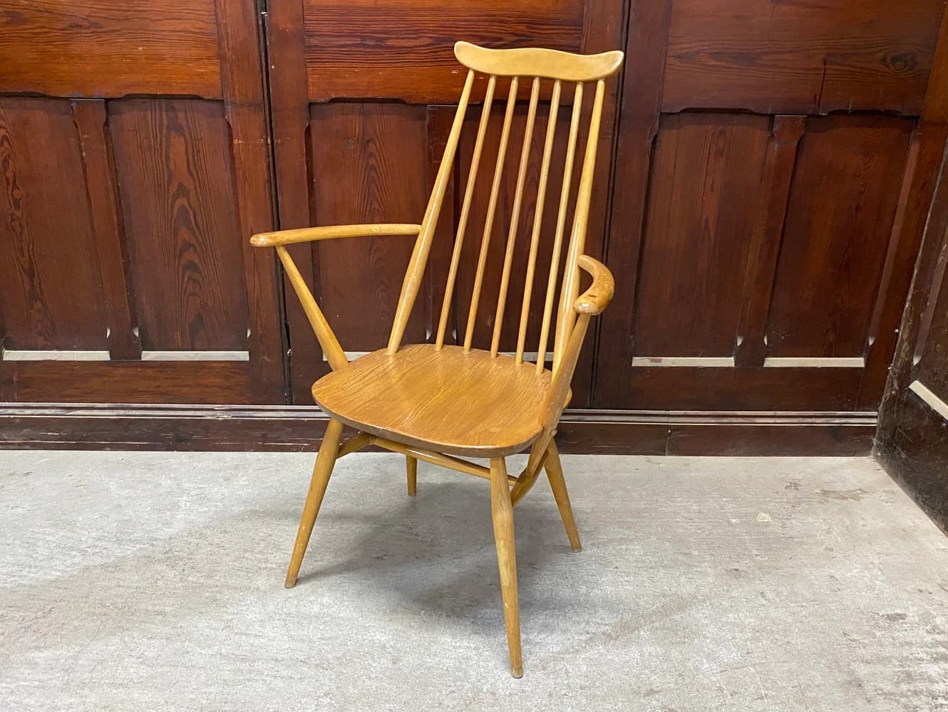 ゴールドスミス アームチェア|ブナ材・エルム材・1960年代 ハイバックの名作アームチェア ERCOL(アーコール)